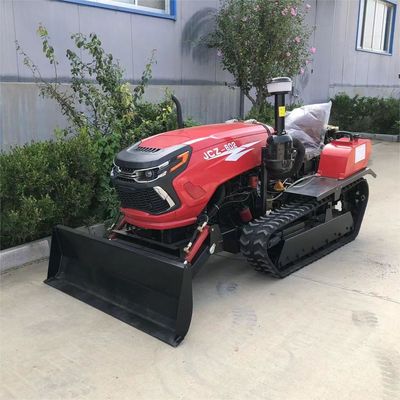 Trator compacto de 50 HP com ferramentas agrícolas