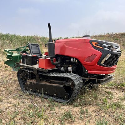 Trator compacto de 50 HP com ferramentas agrícolas